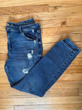 Old Navy Medium Wash Rockstar Super Skinny Mid Rise Distressed Jeans